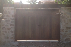 Portón exterior en madera