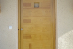 Puerta exterior de madera