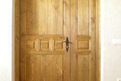 Puerta exterior de madera