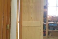 Puerta serie tablas anchas